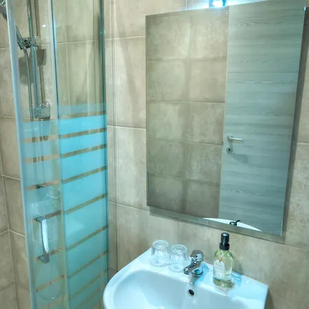 Seafront 2 Bedroom With Balcony & Jacuzzi Gogzr-6 * Gzira