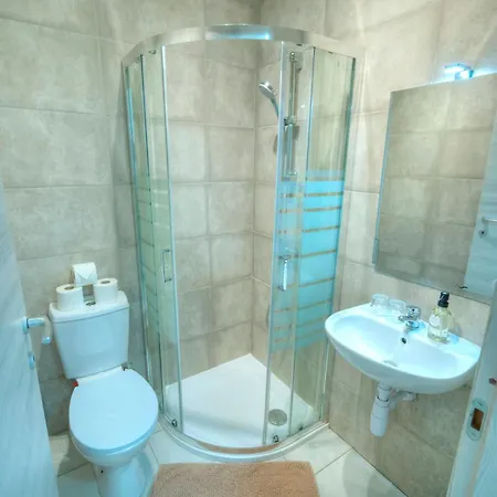 Seafront 2 Bedroom With Balcony & Jacuzzi Gogzr-6