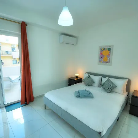 Seafront 2 Bedroom With Balcony & Jacuzzi Gogzr-6 Apartman