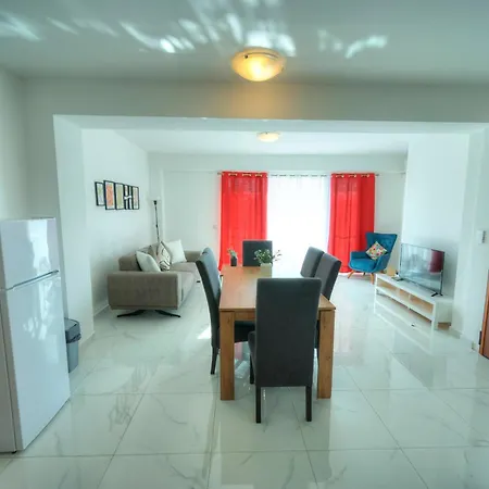 Seafront 2 Bedroom With Balcony & Jacuzzi Gogzr-6 Apartman *