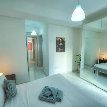 Seafront 2 Bedroom With Balcony & Jacuzzi Gogzr-6 Apartment