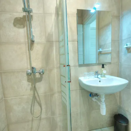 Apartment Seafront 2 Bedroom With Balcony & Jacuzzi Gogzr-6